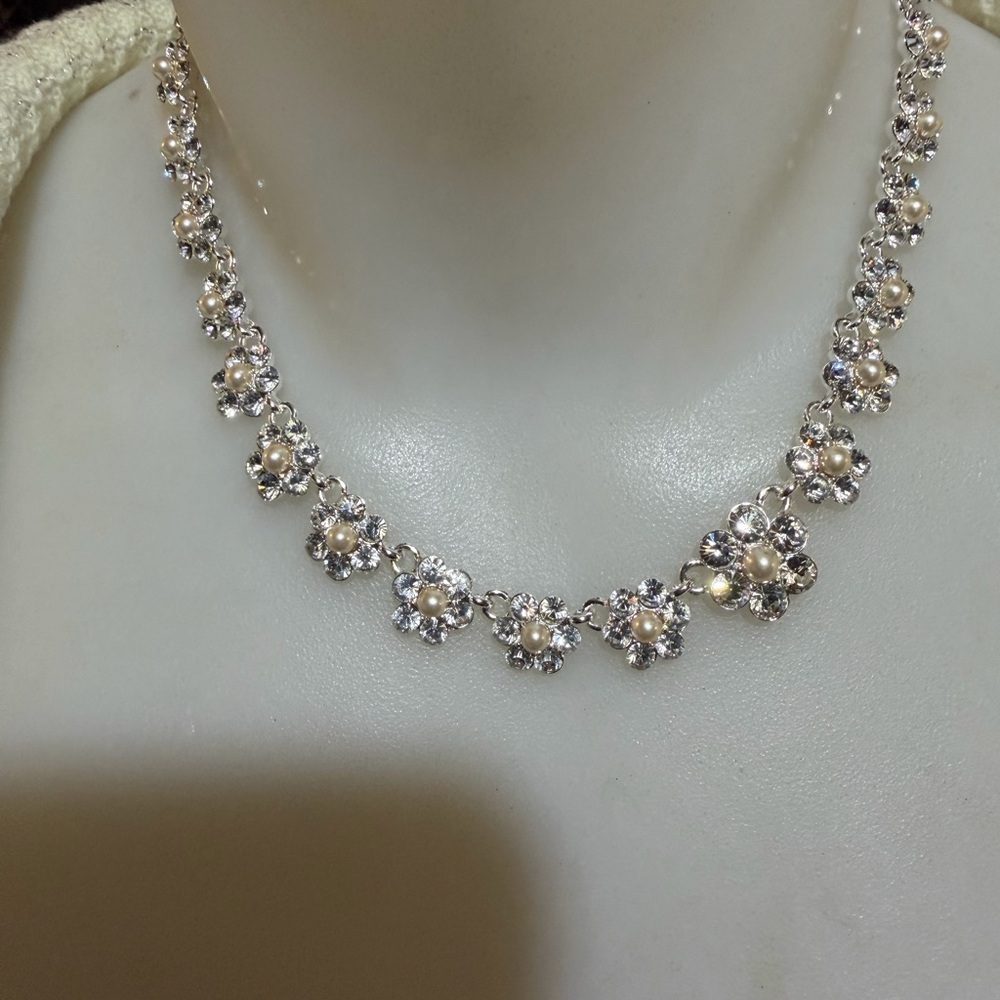 Vintage Monet Swarovski Crystal Flower And Pearl Necklace